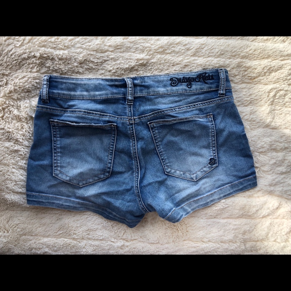 Shorts - Picture 2 of 3